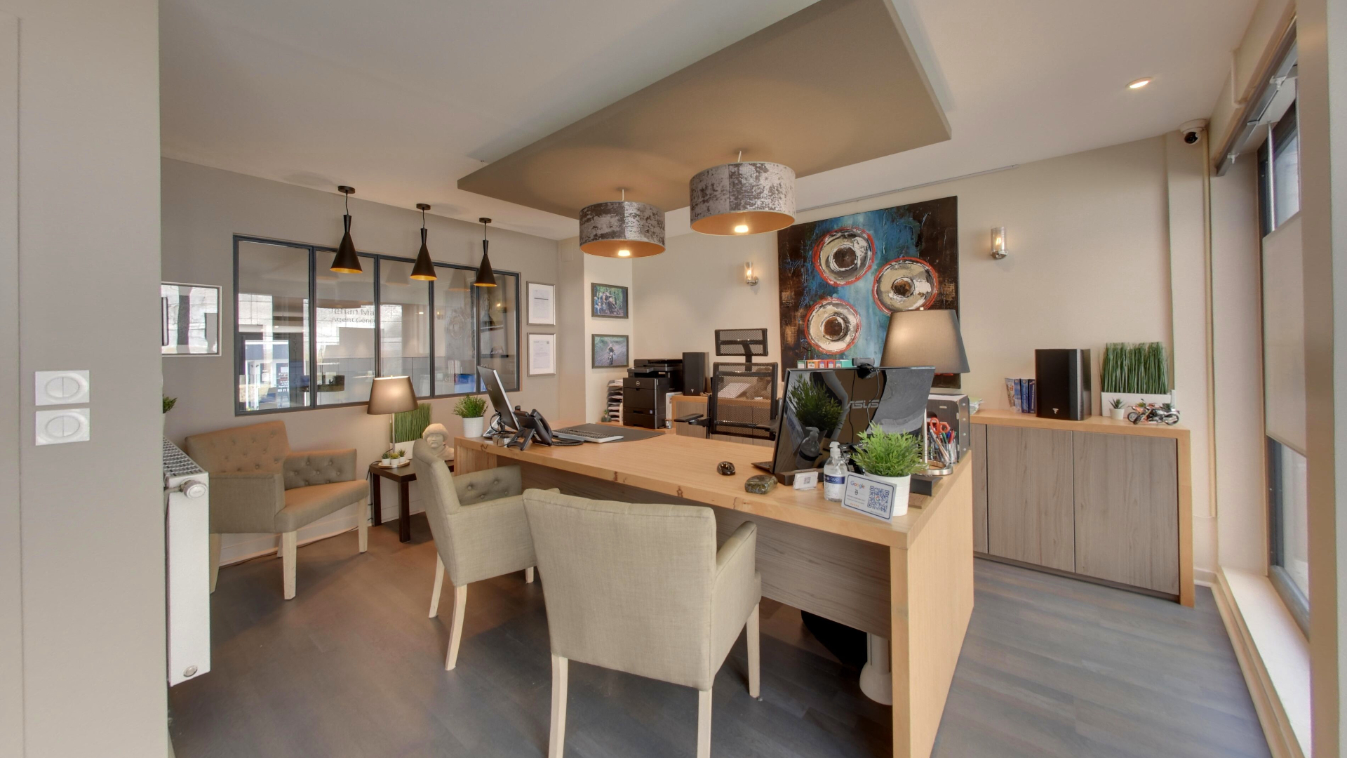 Bureau de conseil lumineux de l’agence Allianz Auxerre Marceau